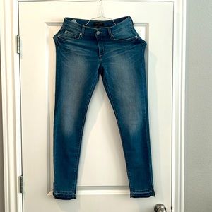 Like new stretchy skinny jeans